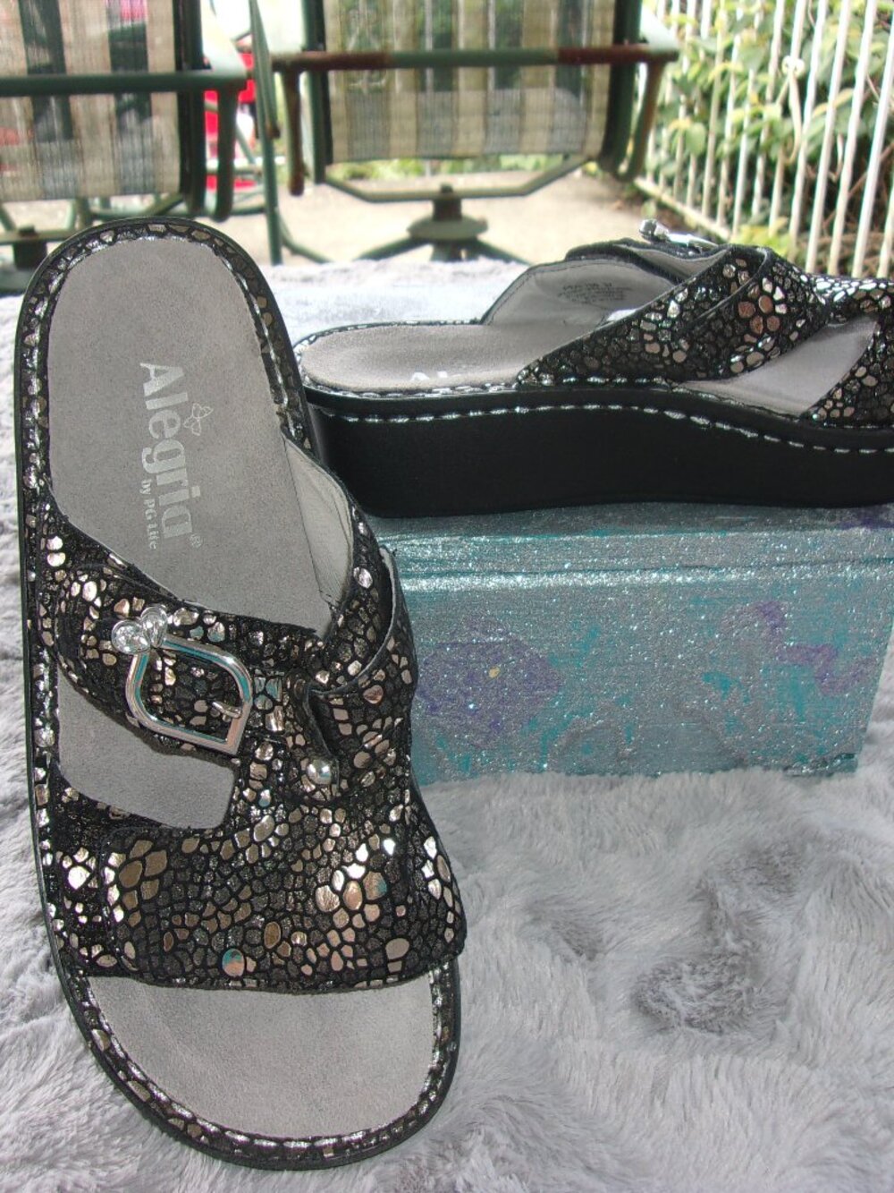 S-237 WOMENS ALEGRIA PEGGY PEWTER MOSAIC SLIDES/SANDALS